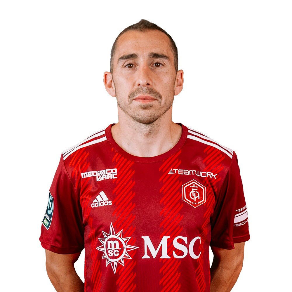 jonathan-goncalves-34-ans-defenseur-central-au-club-depuis-1998-n-8-photo-fc-annecy-1692192823